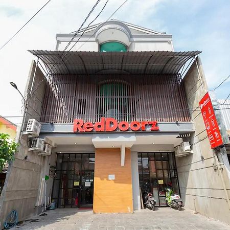 Reddoorz @ Manukan Σουραμπάγια Εξωτερικό φωτογραφία