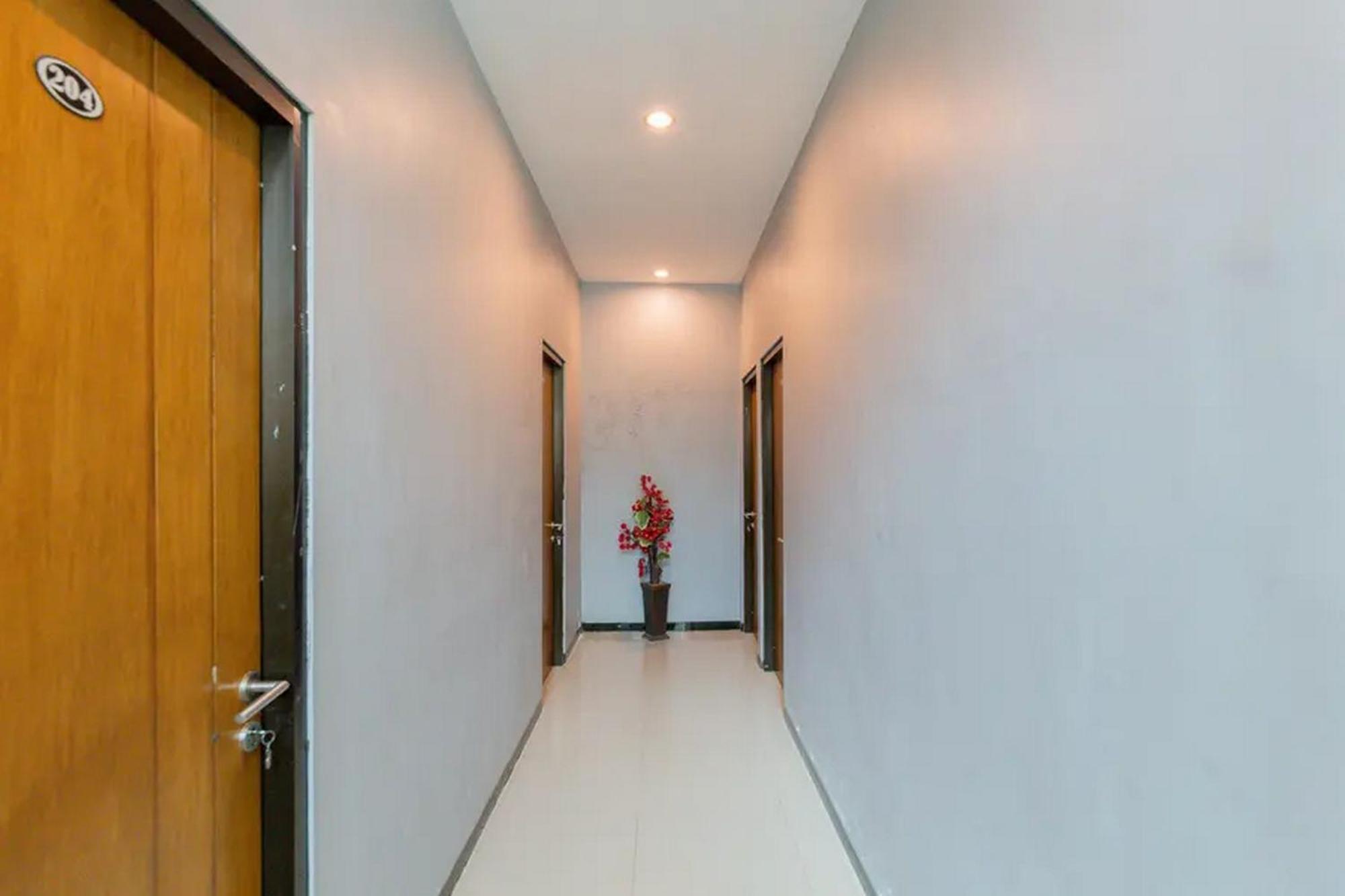 Reddoorz @ Manukan Σουραμπάγια Εξωτερικό φωτογραφία